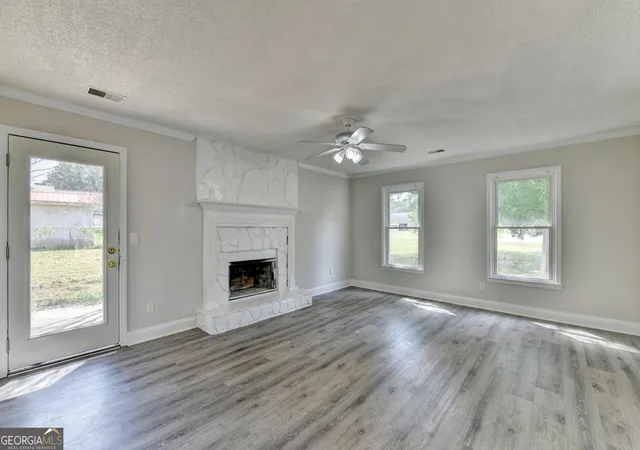 Photo 4 of Single family home for sale at 2725 Milton Bryan Dr, Loganville, GA 30052 | MLS# 10837836 | Listing updated on 2026-09-15