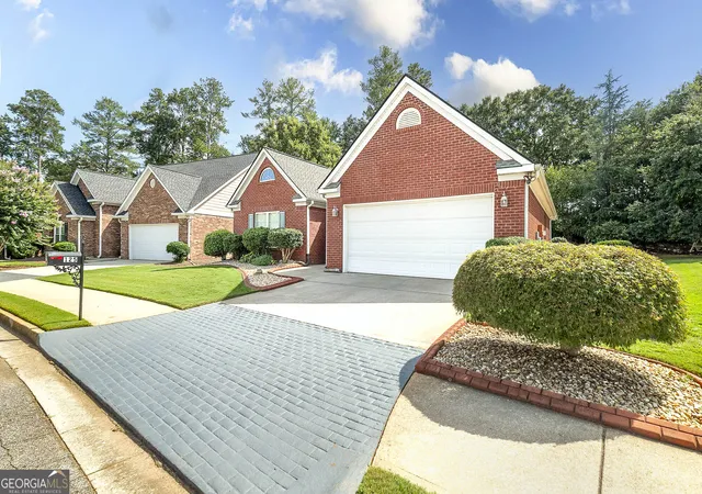 Photo 2 of Single family home for sale at 125 Pinnacle Ln, Mcdonough, GA 30253 | MLS# 10845596 | Listing updated on 2026-09-28