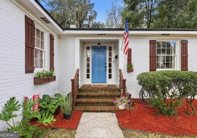 Photo 2 of Single family home for sale at 1501 E 55th Street, Savannah, GA 31404 | MLS# 10843157 | Listing updated on 2026-09-10