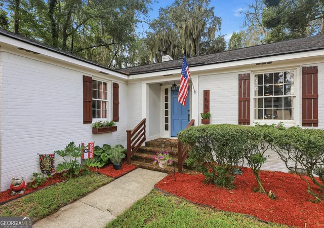 Photo 3 of Single family home for sale at 1501 E 55th Street, Savannah, GA 31404 | MLS# 10843157 | Listing updated on 2026-09-10
