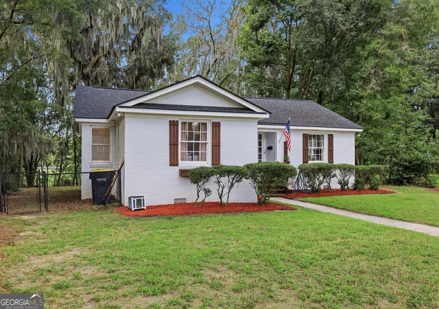 Photo 4 of Single family home for sale at 1501 E 55th Street, Savannah, GA 31404 | MLS# 10843157 | Listing updated on 2026-09-10
