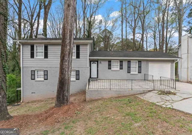 Photo 2 of Single family home for sale at 3917 Wedgefield Cir, Decatur, GA 30035 | MLS# 10838204 | Listing updated on 2026-09-17