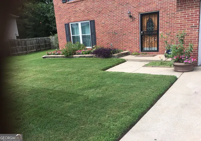 Photo 2 of Single family home for sale at 3072 Aberdeen Way, Lithonia, GA 30038 | MLS# 10848369 | Listing updated on 2026-09-18