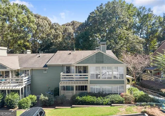 Listing Photo 1 - Condo for sale in building located at 1710 Riverview Dr SE, Marietta, GA 30067