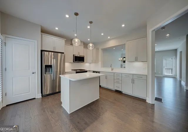 Photo 4 of Townhouse for sale at 327 Hudson Way, Woodstock, GA 30189 | MLS# 10838936 | Listing updated on 2026-09-17