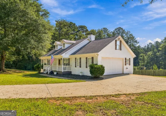 Photo 3 of Single family home for sale at 760 Crumbley Rd, Mcdonough, GA 30252 | MLS# 10876481 | Listing updated on 2026-10-30