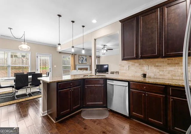 Photo 2 of Single family home for sale at 7 Camden Cir, Newnan, GA 30265 | MLS# 10842439 | Listing updated on 2026-09-11