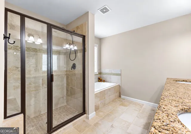 Photo 2 of Single family home for sale at 7 Camden Cir, Newnan, GA 30265 | MLS# 10842439 | Listing updated on 2026-09-11