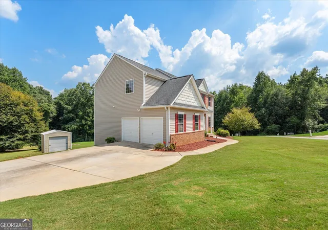 Photo 4 of Single family home for sale at 901 Ctr Bay Dr, Villa Rica, GA 30180 | MLS# 10840222 | Listing updated on 2026-09-04