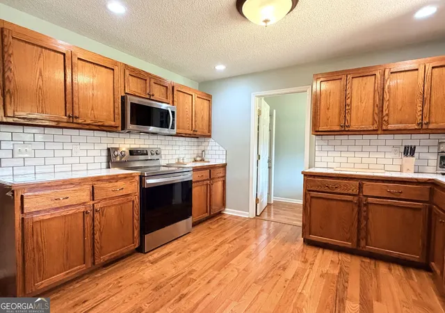 Photo 4 of Sale Pending at 916 Fort Lamar Rd, Commerce, GA 30530 | MLS# 10843483 | Listing updated on 2026-09-22