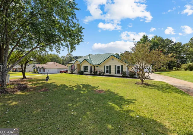 Photo 2 of Single family home for sale at 95 Firethorne Dr, Newnan, GA 30265 | MLS# 10823911 | Listing updated on 2026-10-03