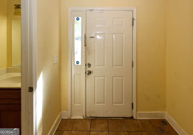 Photo 3 of Townhouse for sale at 7135 Williamsburg Dr, Riverdale, GA 30274 | MLS# 10848238 | Listing updated on 2026-10-15