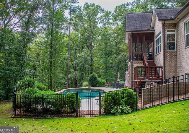 Photo 4 of Single family home for sale at 200 Cranston Ct, Carrollton, GA 30117 | MLS# 10853589 | Listing updated on 2026-10-07