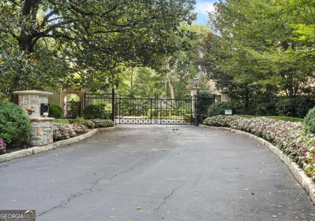 Photo 2 of Mansion for sale at 675 W Paces Fry #4 Rd Nw, Atlanta, GA 30327 | MLS# 10809200 | Listing updated on 2026-09-12