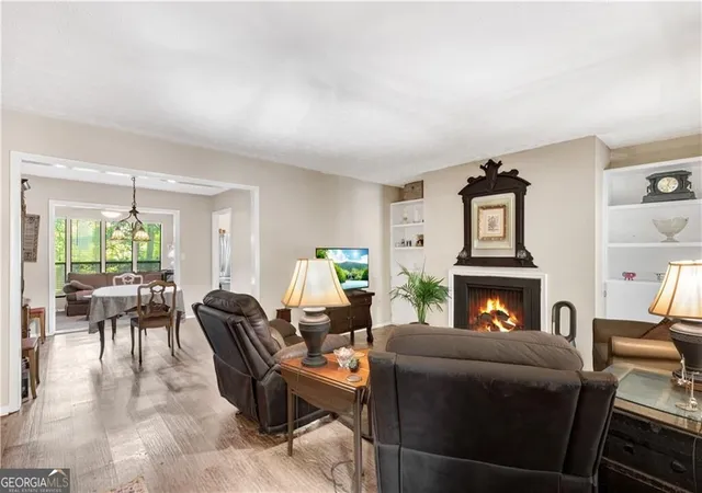 Listing Photo 4 - Condo for sale in building located at 605 Dunbar Dr, Dunwoody, GA 30338 - Unit #605