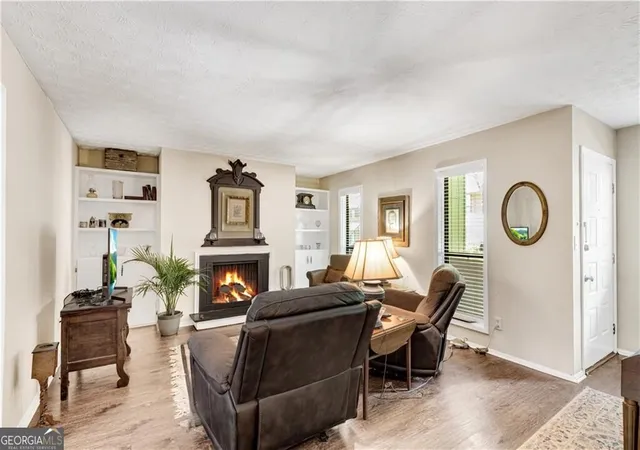 Listing Photo 5 - Condo for sale in building located at 605 Dunbar Dr, Dunwoody, GA 30338 - Unit #605
