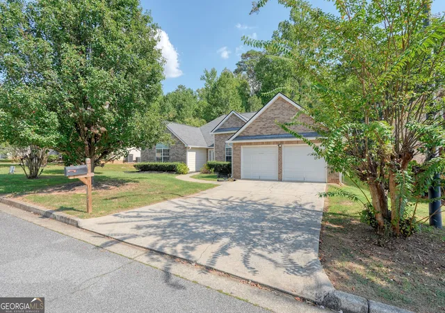 Photo 2 of Single family home for sale at 4177 Defoors Farm Dr, Powder Springs, GA 30127 | MLS# 10850843 | Listing updated on 2026-10-08