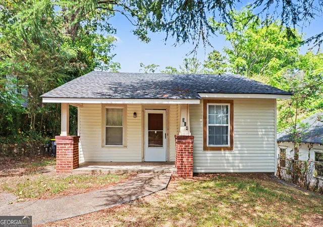 Photo 1 of Single family home for sale at 304 W Callahan St, Rome, GA 30161 | MLS# 10839044 | Listing updated on 2026-09-09