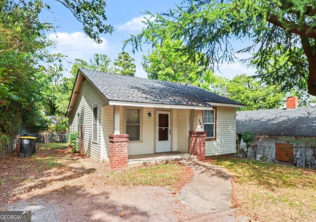 Photo 2 of Single family home for sale at 304 W Callahan St, Rome, GA 30161 | MLS# 10839044 | Listing updated on 2026-09-09