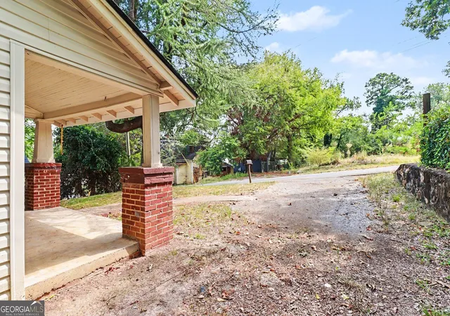 Photo 3 of Single family home for sale at 304 W Callahan St, Rome, GA 30161 | MLS# 10839044 | Listing updated on 2026-09-09