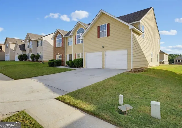 Photo 3 of Single family home for sale at 4117 Eldon Dr, Fairburn, GA 30213 | MLS# 10845999 | Listing updated on 2026-09-28