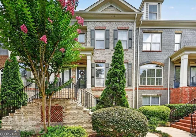 Townhouse for sale at 1738 Breyerton Dr NE, Atlanta, GA 30329 | MLS# 10839992