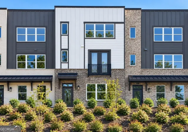 Townhouse for sale at 5641 Peach Orchard Trl, Peachtree Corners, GA 30092 | MLS# 10774585 | Listing updated on 2026-09-19