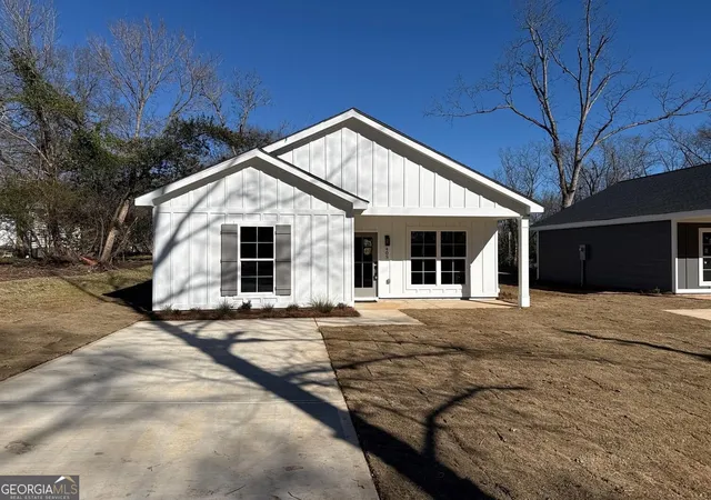 Photo 1 of Sale Pending at 405 E Chappell St, Griffin, GA 30223 | MLS# 10844206 | Listing updated on 2026-09-11