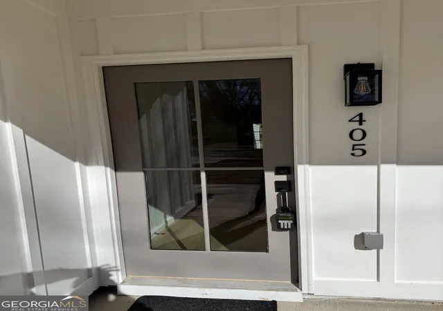 Photo 2 of Sale Pending at 405 E Chappell St, Griffin, GA 30223 | MLS# 10844206 | Listing updated on 2026-09-11