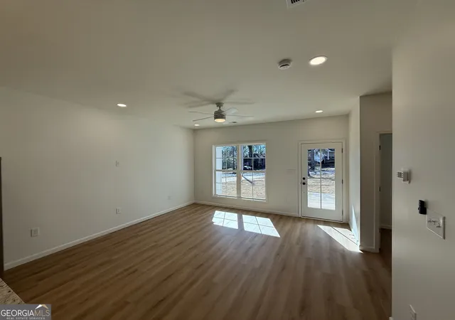 Photo 4 of Sale Pending at 405 E Chappell St, Griffin, GA 30223 | MLS# 10844206 | Listing updated on 2026-09-11