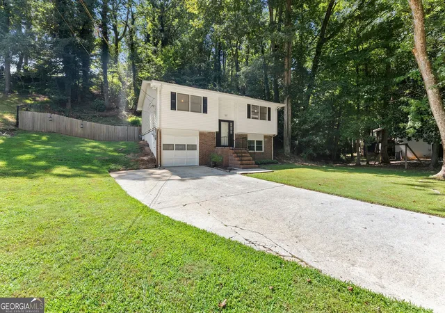 Photo 3 of Single family home for sale at 1421 Northwood Cir NE, Gainesville, GA 30501 | MLS# 10836948 | Listing updated on 2026-09-09