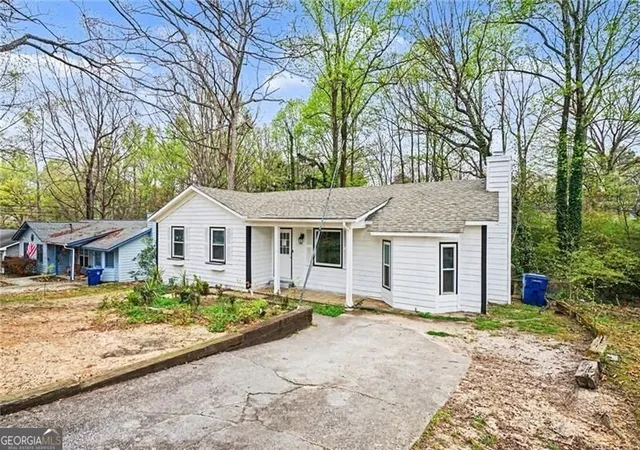 Photo 2 of Single family home for sale at 400 Hemlock Dr, Lawrenceville, GA 30046 | MLS# 10830808 | Listing updated on 2026-09-08