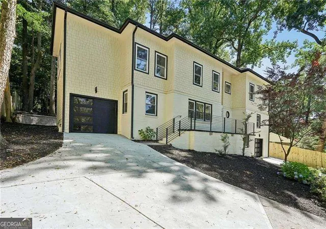 Photo 3 of Single family home for sale at 2423 Melinda Dr NE, Atlanta, GA 30345 | MLS# 10872056 | Listing updated on 2026-10-27