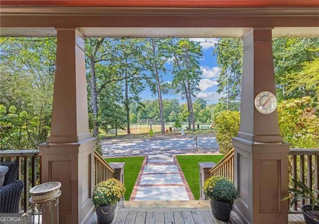 Photo 2 of Single family home for sale at 262 Daniel Ave Se, Atlanta, GA 30317 | MLS# 10852966 | Listing updated on 2026-09-25