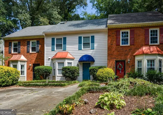Photo 2 of Sale Pending at 1381 Poplar Pointe Se, Smyrna, GA 30082 | MLS# 10850233 | Listing updated on 2026-10-06