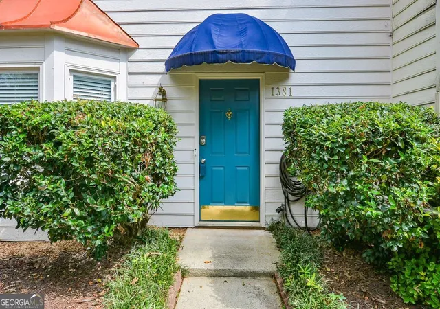 Photo 3 of Sale Pending at 1381 Poplar Pointe Se, Smyrna, GA 30082 | MLS# 10850233 | Listing updated on 2026-10-06