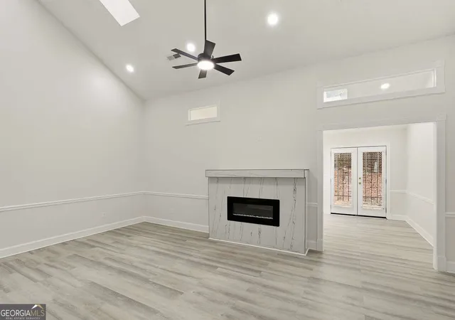 Photo 4 of Sale Pending at 1381 Poplar Pointe SE, Smyrna, GA 30082 | MLS# 10850233 | Listing updated on 2026-10-06