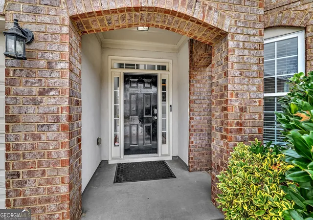 Photo 3 of Single family home for sale at 5401 Stone Cvs Dr SW, Atlanta, GA 30331 | MLS# 10837564 | Listing updated on 2026-09-15