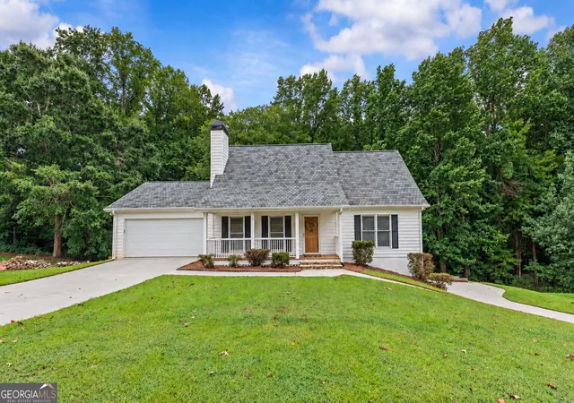 Photo 1 of Sale Pending at 4062 Crabapple Dr, Gainesville, GA 30507 | MLS# 10843126 | Listing updated on 2026-09-15