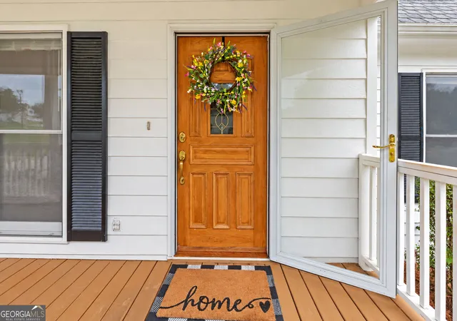Photo 2 of Sale Pending at 4062 Crabapple Dr, Gainesville, GA 30507 | MLS# 10843126 | Listing updated on 2026-09-15