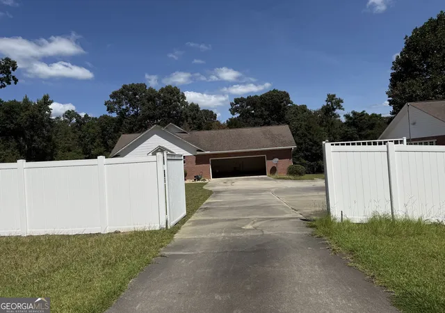 Photo 3 of Single family home for sale at 201 Strawberry Cir, Dublin, GA 31021 | MLS# 10842133 | Listing updated on 2026-09-24