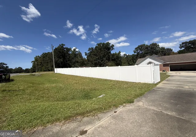 Photo 3 of Single family home for sale at 201 Strawberry Cir, Dublin, GA 31021 | MLS# 10842133 | Listing updated on 2026-09-24