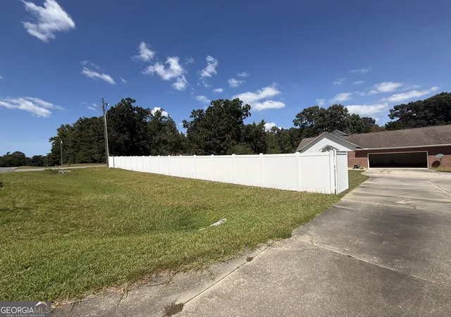 Photo 4 of Single family home for sale at 201 Strawberry Cir, Dublin, GA 31021 | MLS# 10842133 | Listing updated on 2026-09-24
