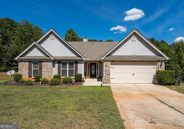 Single family home for sale at 198 White Cir, Winterville, GA 30683 | MLS# 10845203