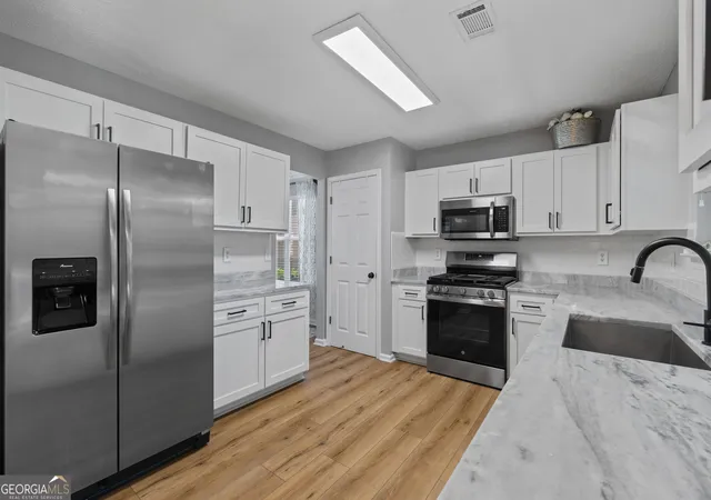 Photo 2 of Single family home for sale at 1833 Chasewood Park Dr, Marietta, GA 30066 | MLS# 10843090 | Listing updated on 2026-09-10