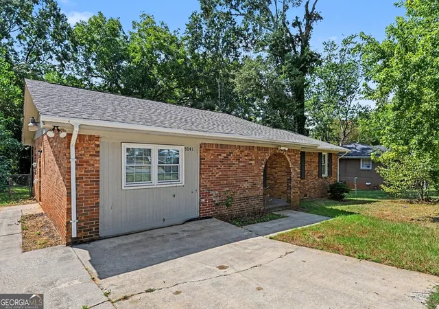 Photo 3 of Sale Pending at 5041 W Mountain St, Stone Mountain, GA 30083 | MLS# 10848448 | Listing updated on 2026-10-08