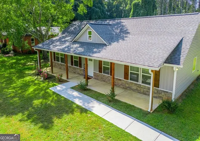 Photo 3 of Single family home for sale at 165 N Carroll St, Bowdon, GA 30108 | MLS# 10850223 | Listing updated on 2026-10-05