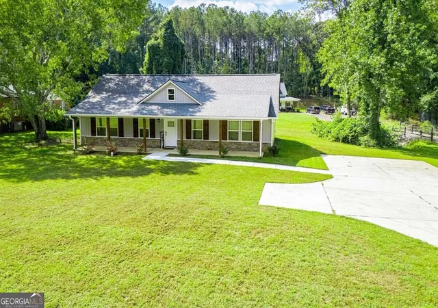 Photo 4 of Single family home for sale at 165 N Carroll St, Bowdon, GA 30108 | MLS# 10850223 | Listing updated on 2026-10-05