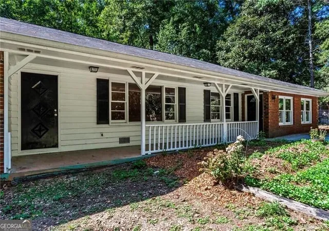 Photo 2 of Single family home for sale at 1360 Mclendon Dr, Decatur, GA 30033 | MLS# 10843174 | Listing updated on 2026-09-10