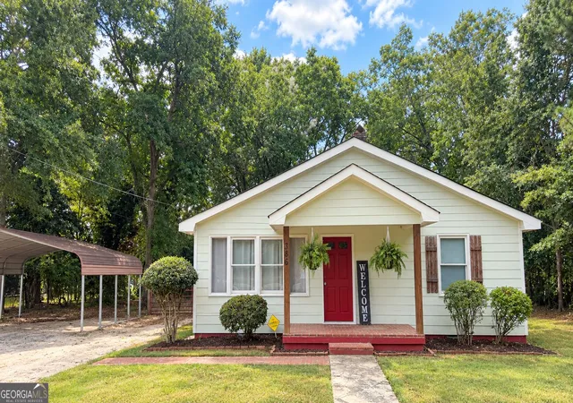 Single family home for sale at 386 Chestnut Dr SE, Social Circle, GA 30025 | MLS# 10843532